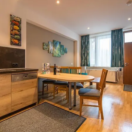 Zum Stollhofer אורחן