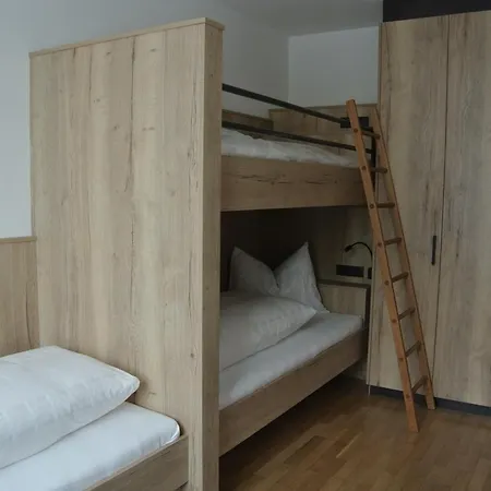 אורחן Zum Stollhofer אינציג