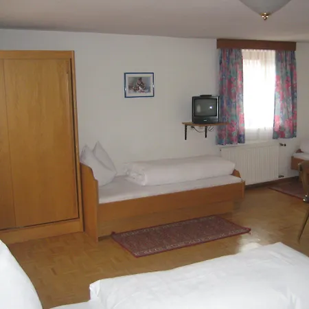 宾馆 盖斯特苏姆斯陶好福酒店