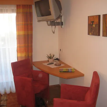 Zum Stollhofer אינציג