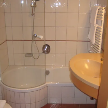 盖斯特苏姆斯陶好福酒店 因青