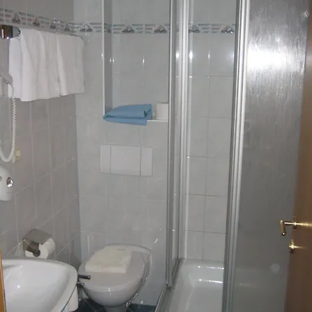 אורחן Zum Stollhofer אינציג