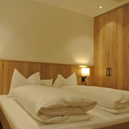 Zum Stollhofer 3* אינציג