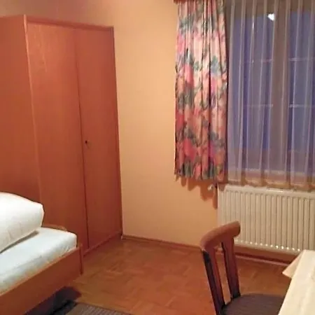 Zum Stollhofer 3*