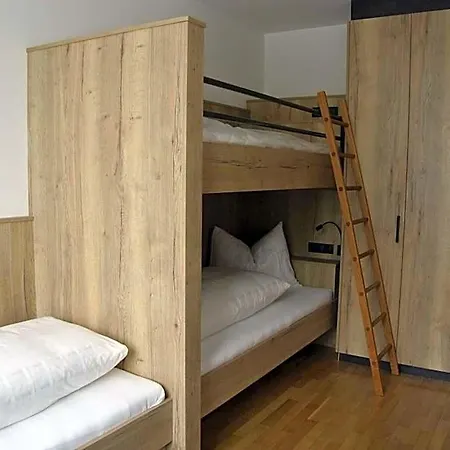 Zum Stollhofer 3*