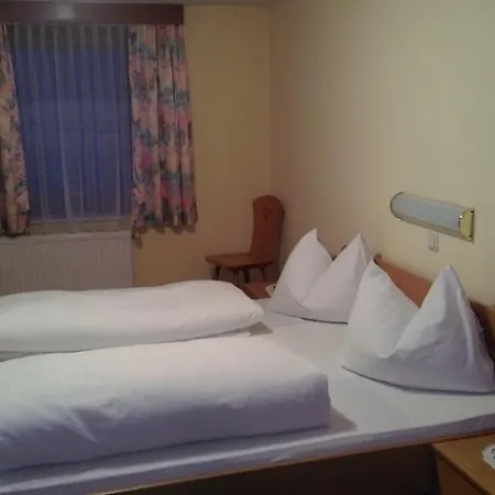 盖斯特苏姆斯陶好福酒店 宾馆