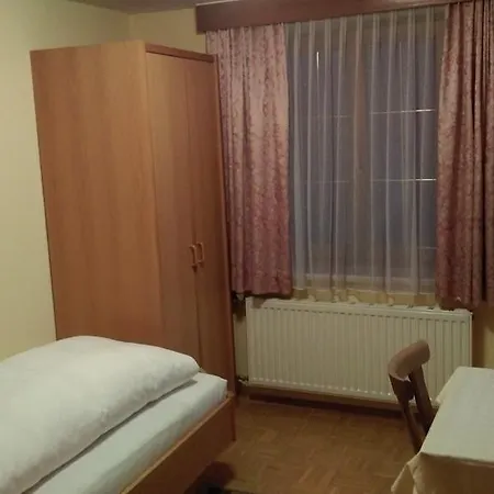 盖斯特苏姆斯陶好福酒店