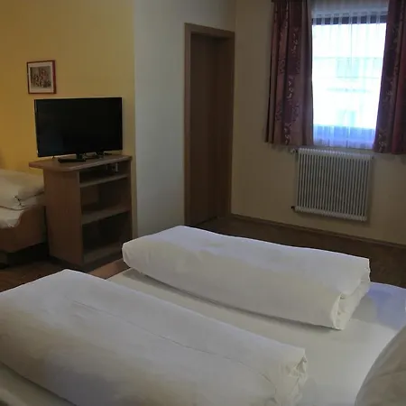 Zum Stollhofer 3* אינציג