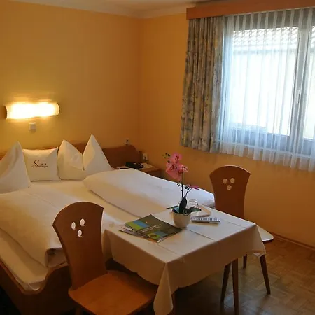 宾馆 盖斯特苏姆斯陶好福酒店 3*