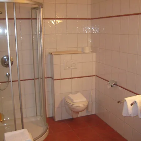 盖斯特苏姆斯陶好福酒店 3*