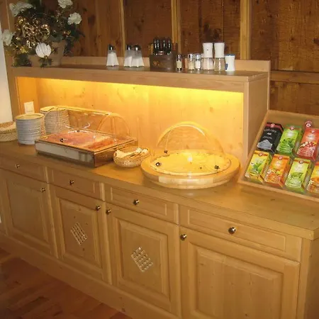 盖斯特苏姆斯陶好福酒店 3*